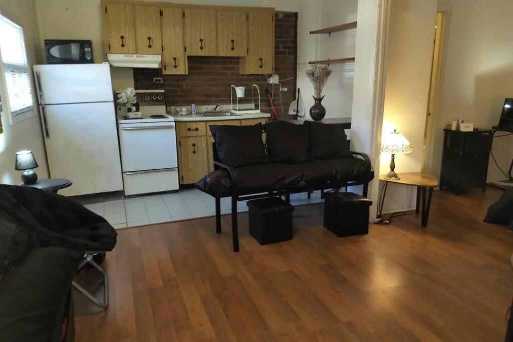 Awesome Cozy 1 Bedroom Coachhouse Toronto Exterior photo